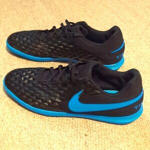 Nike Mens Tiempo Legend 8 Club IC AT6110-004 Black Soccer Shoes Sneakers Sz 11